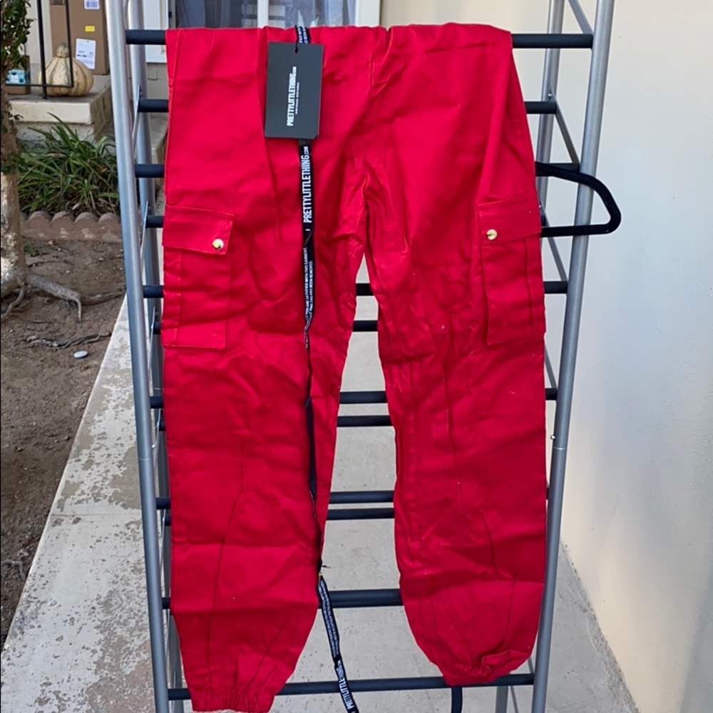 Red pocket trousers